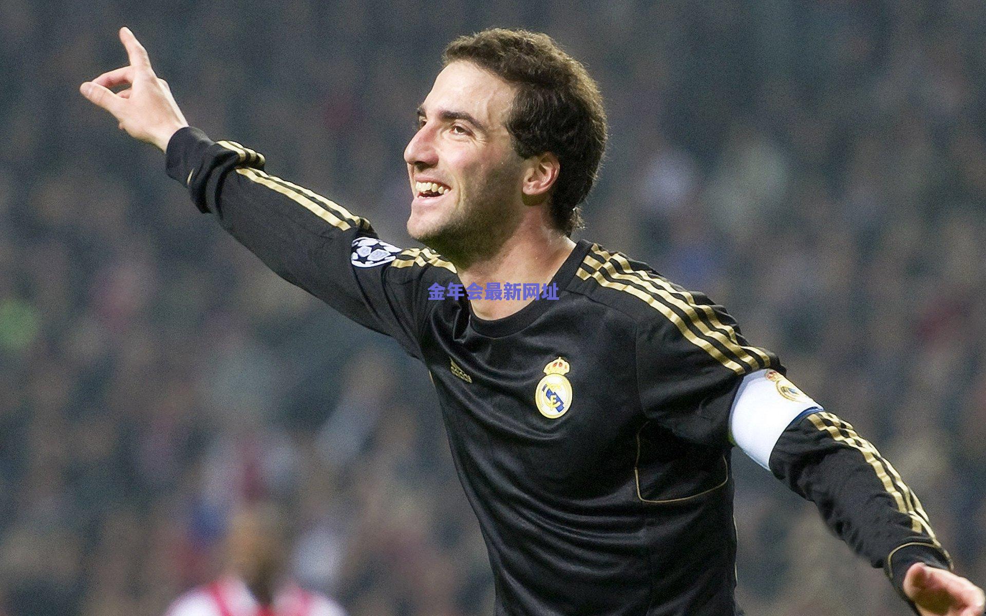 赛场速递，易建联霸气隔扣震撼全场，老将再证王者风范